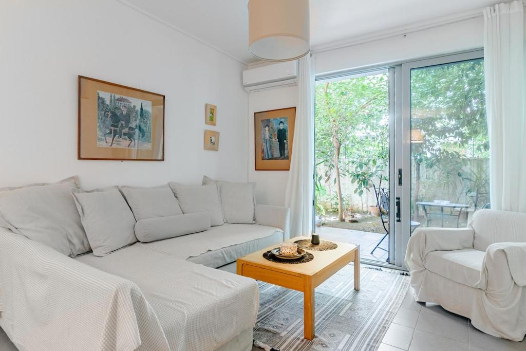 Stylish apt with Garden, Hilton area. near Metro
