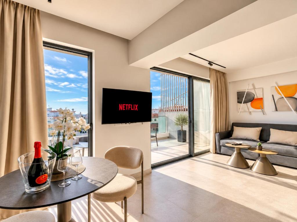 Luxury Penthouse - Metro & Hagia Sophia
