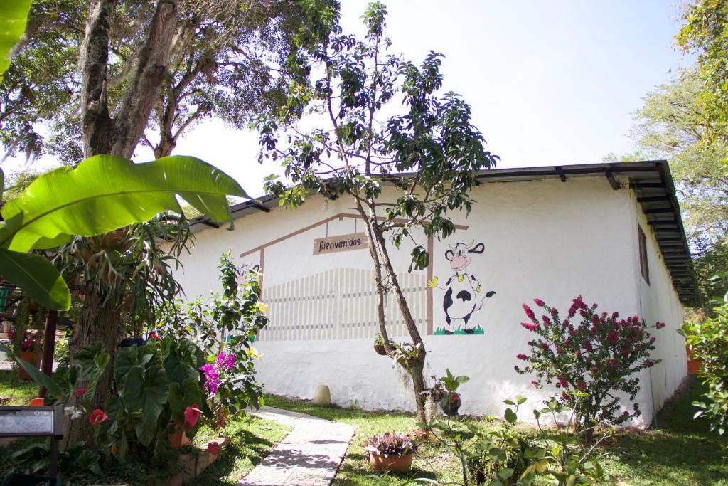 Un jardín fuera de Hotel La Montoya