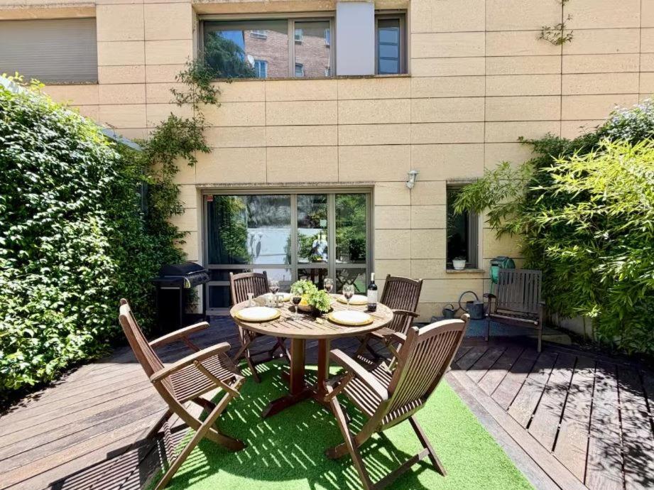 R -Premium 7 Bdr Villa Terrace & Parking by TuriVida D