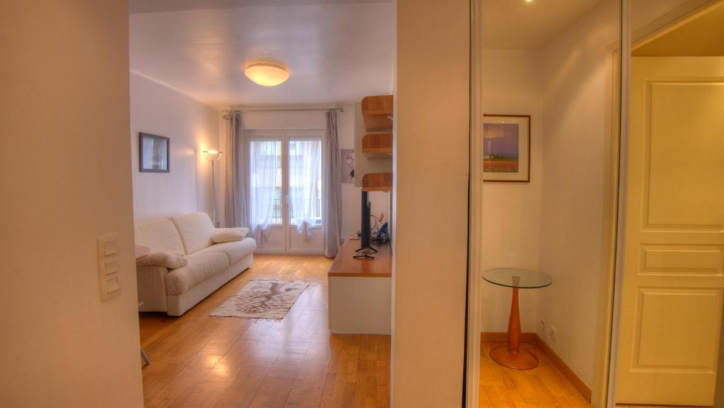 57 ANTIBES 3stars 150 m Beaches 4 min Palais Festivals