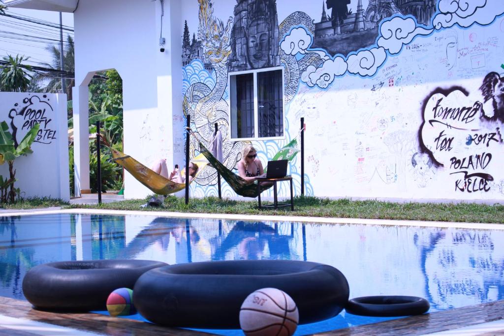 Bazén v ubytování Pool Party Hostel nebo v jeho okolí