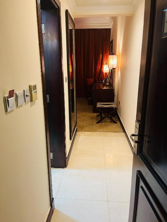 لابی و فضای عمومی Grand Regal Hotel - تصویر ۵