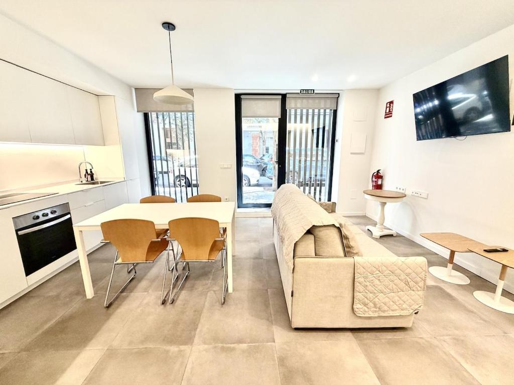 Spacious 2BR,2BA Near Nou Mestalla Valencia