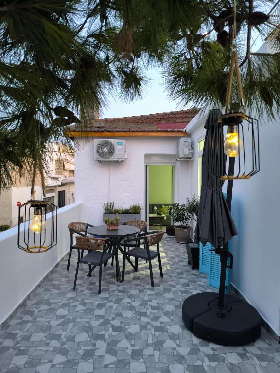 Grandma's Premium Stay, Fiber, near Piraeus Port