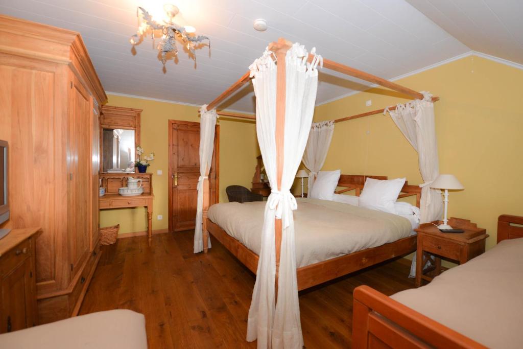 Postel nebo postele na pokoji v ubytování B&B Les Secrets de la Vie