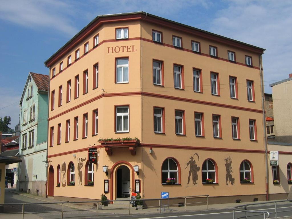 a large building with the words hotel on it at Hotel Thüringer Hof in Rudolstadt