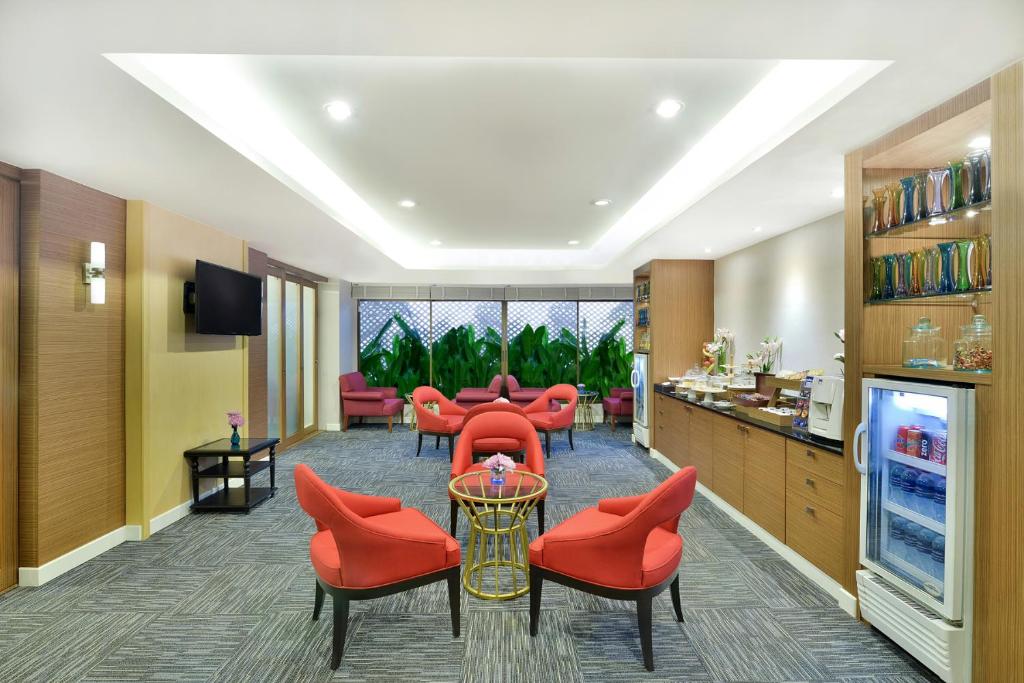 لابی و فضای عمومی Centre Point Plus Hotel Pratunam - تصویر ۵