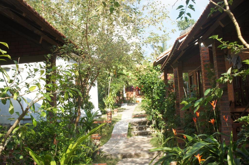 Zahrada ubytování Phu Quoc Kim - Bungalow On The Beach