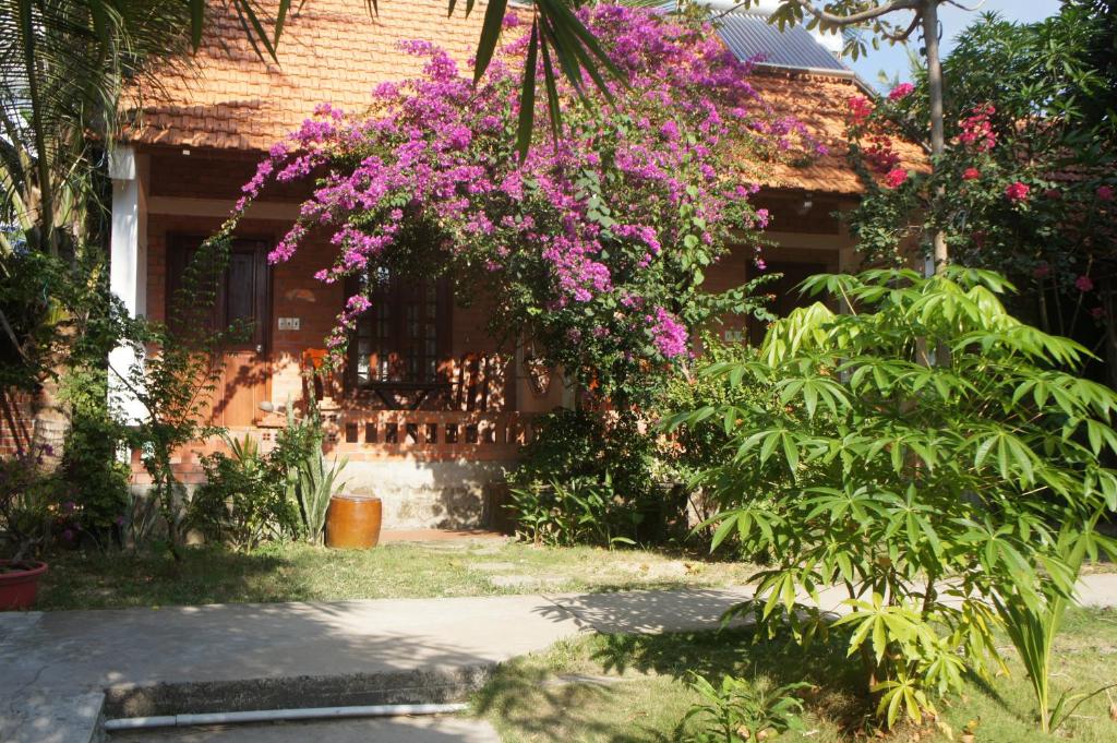 Zahrada ubytování Phu Quoc Kim - Bungalow On The Beach