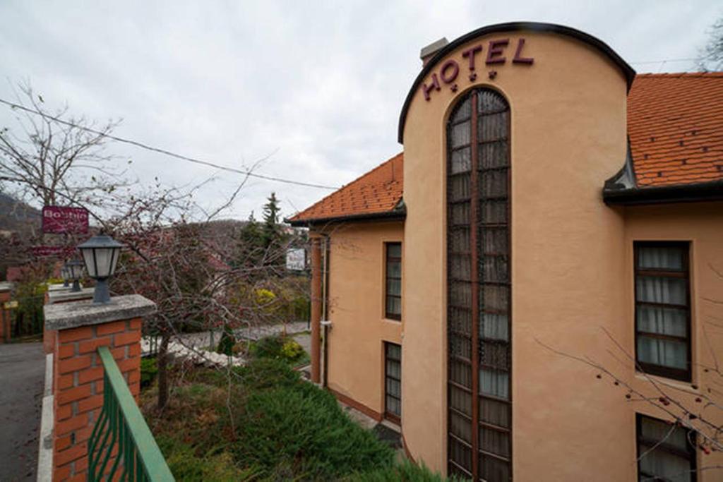 Budova, v ktorej sa hotel nachádza