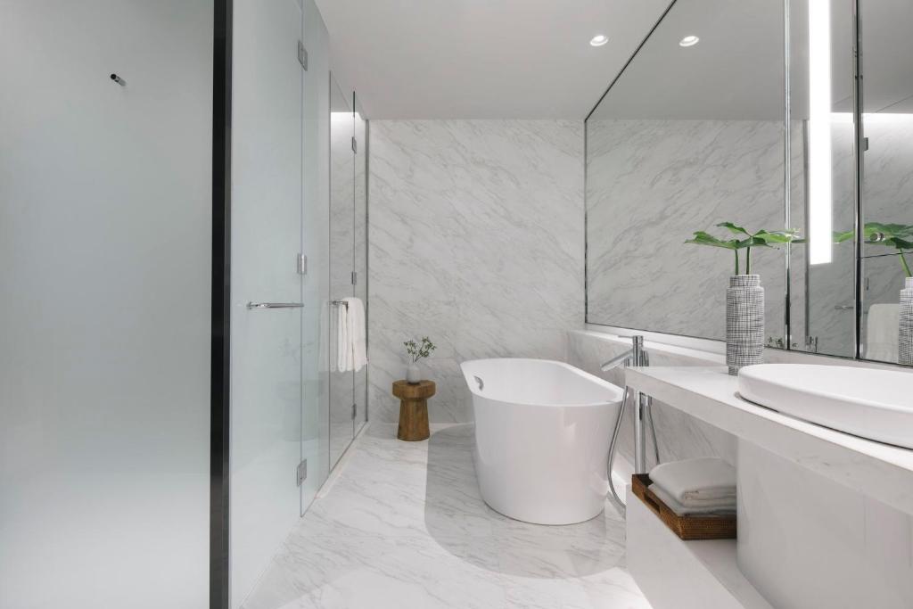 Kimpton Maa-Lai Bangkok by IHG photo 5