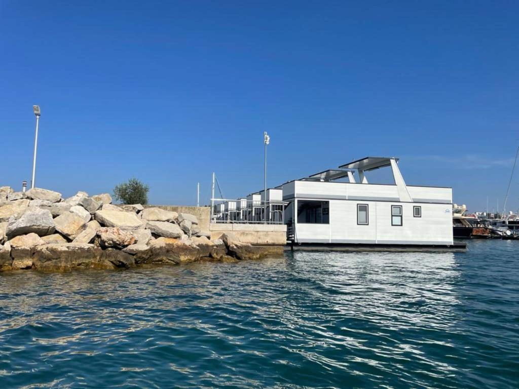 Stylish houseboat by the sea in Novigrad