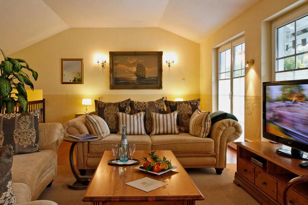 TV a/nebo společenská místnost v ubytování Hotel-Marks-Garni