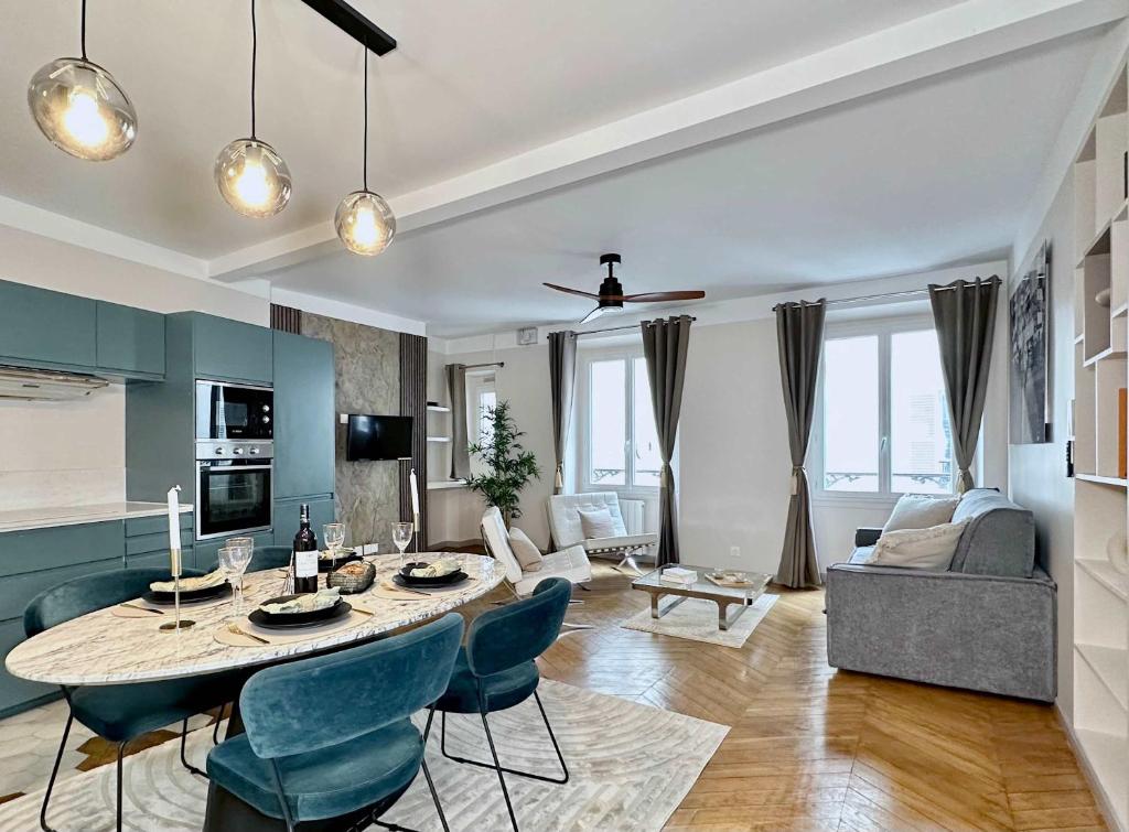 Elegant 2BR 6P steps from Champs Elysees