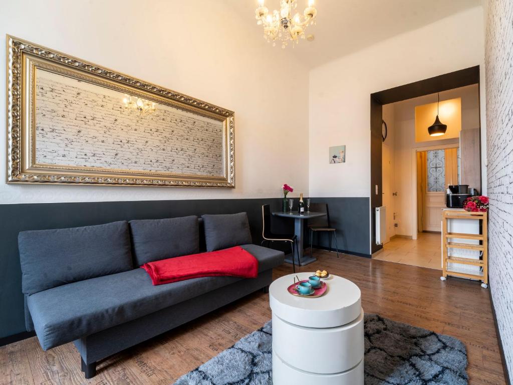 Apartment for 4 near Augarten, Donaukanal & U4 & U2 Metro