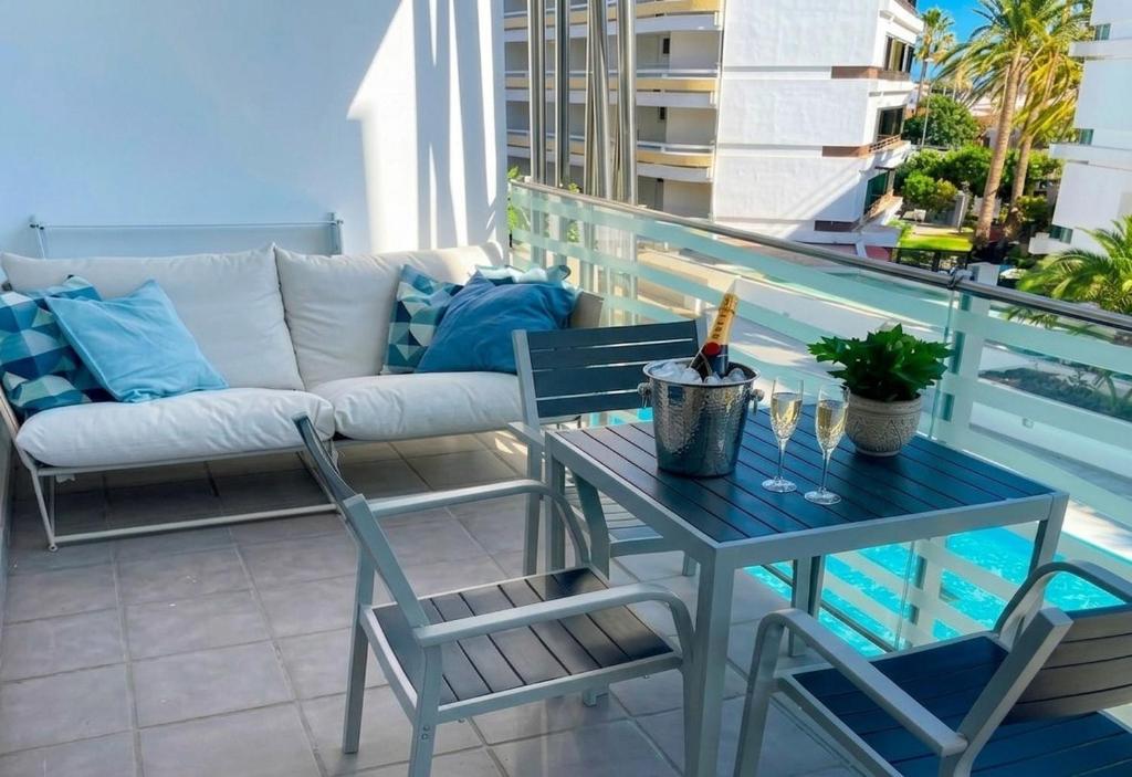 Luxury lounge HEATED pool