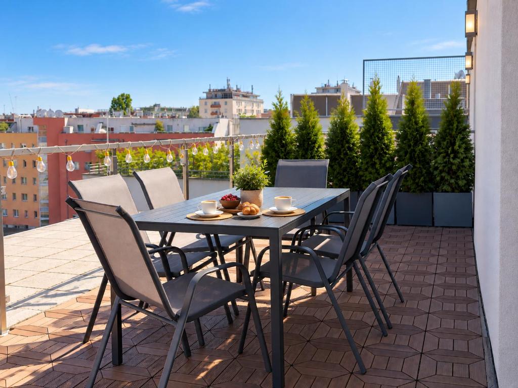 Rooftop Apartment for 6, Air Conditioning, Rooftop Terrace, Metro U3