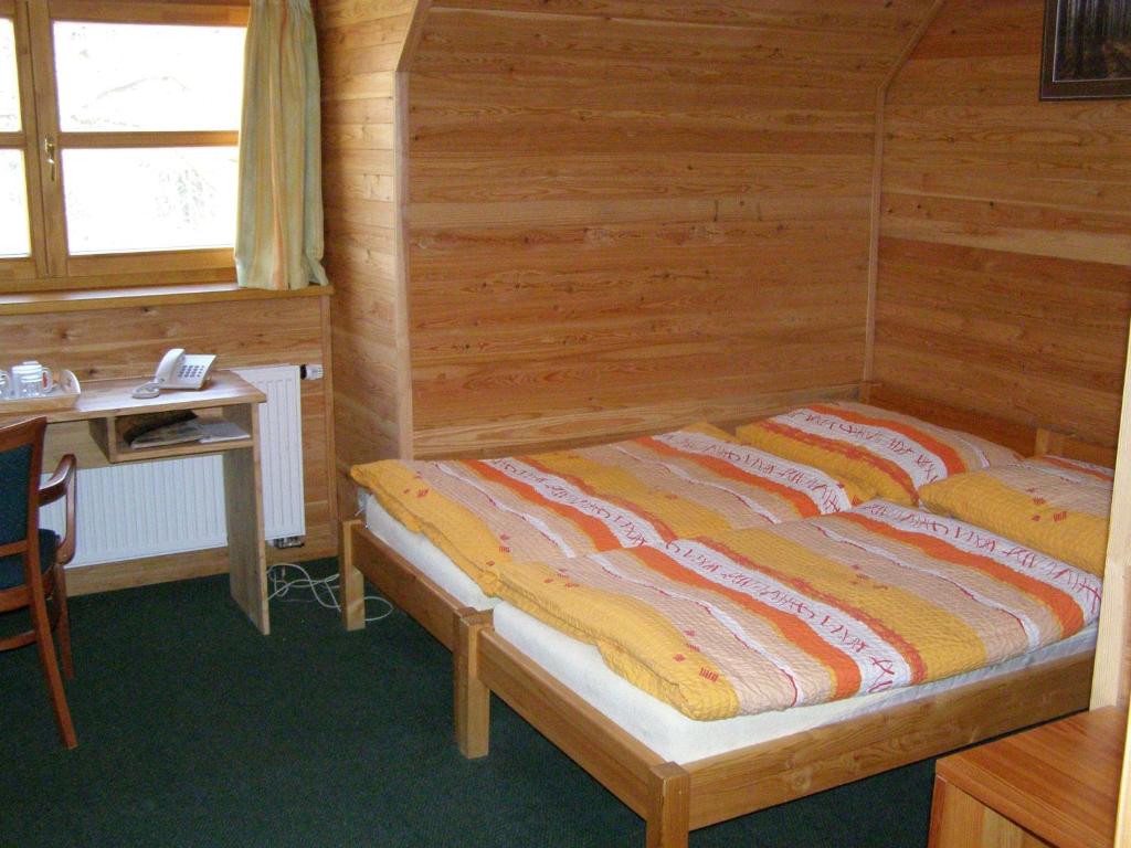 Postel nebo postele na pokoji v ubytování Lesní penzion Bunč