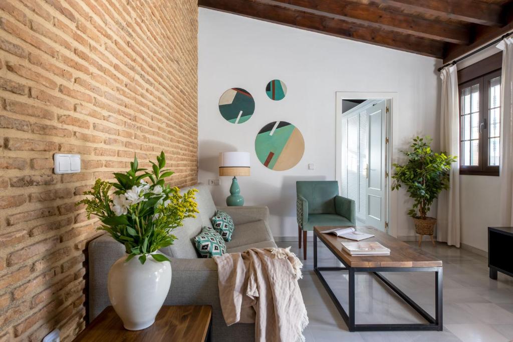 Triana Boutique Apartments by Hommyhome