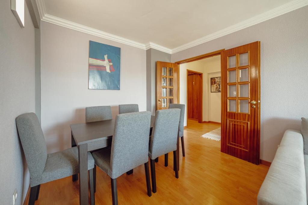 Matosinhos Seaside Classic Apartments by Vacationy