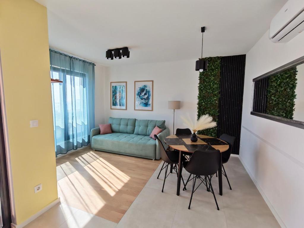 Spyro Apartment- Private rooftop terrace, jacuzzi & seaview