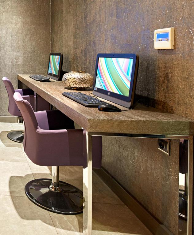 TV a/nebo společenská místnost v ubytování The New Hotel Zeybek
