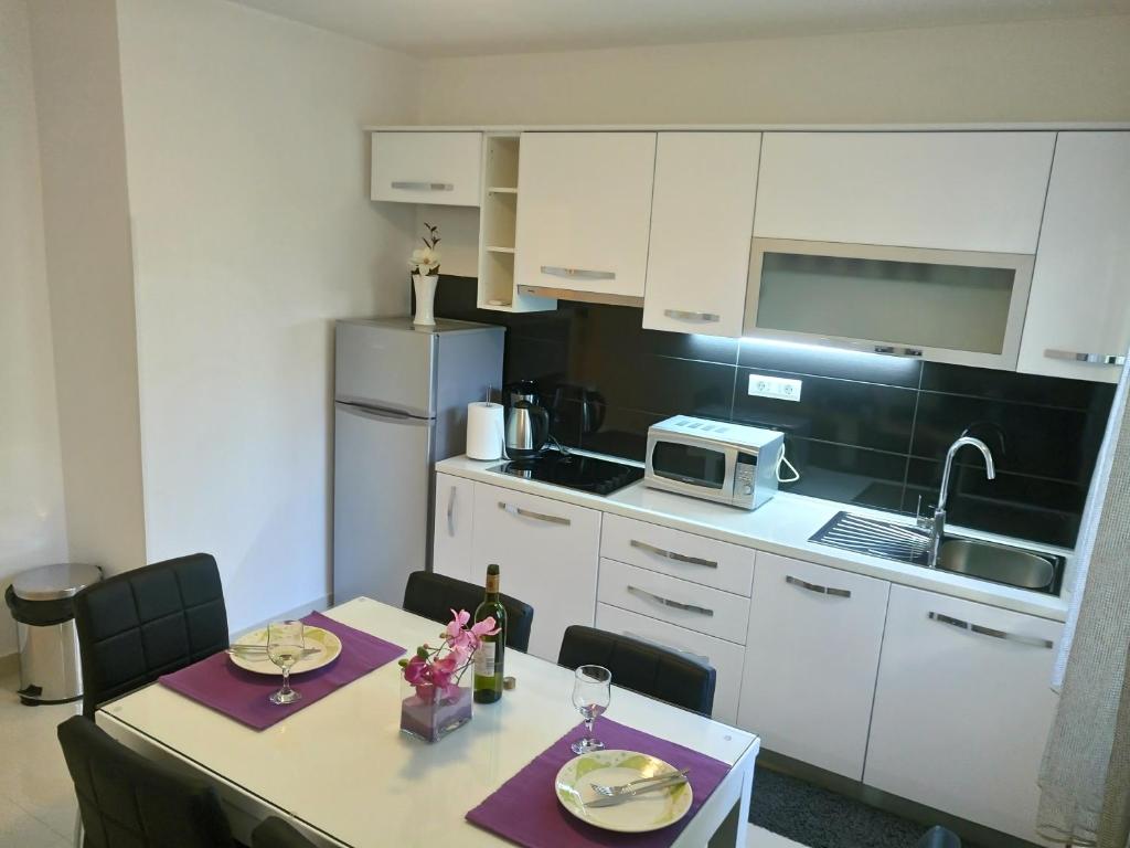 Kuchyňa alebo kuchynka v ubytovaní Petra apartment