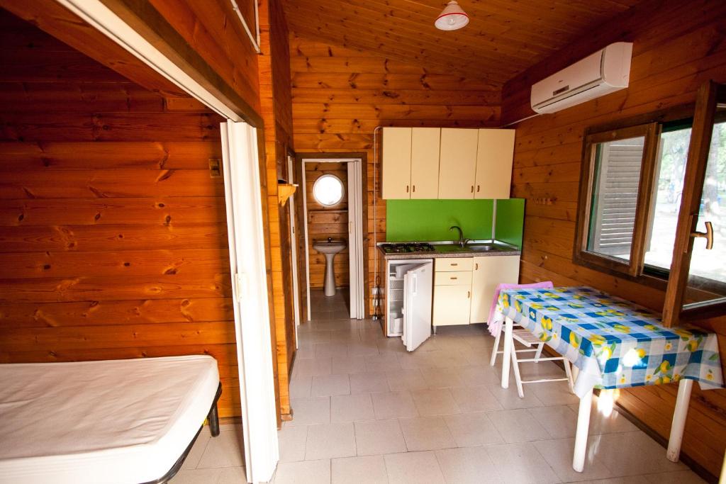Kuchyň nebo kuchyňský kout v ubytování Villaggio Camping Uria