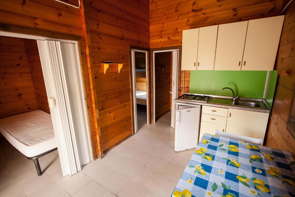 Kuchyň nebo kuchyňský kout v ubytování Villaggio Camping Uria