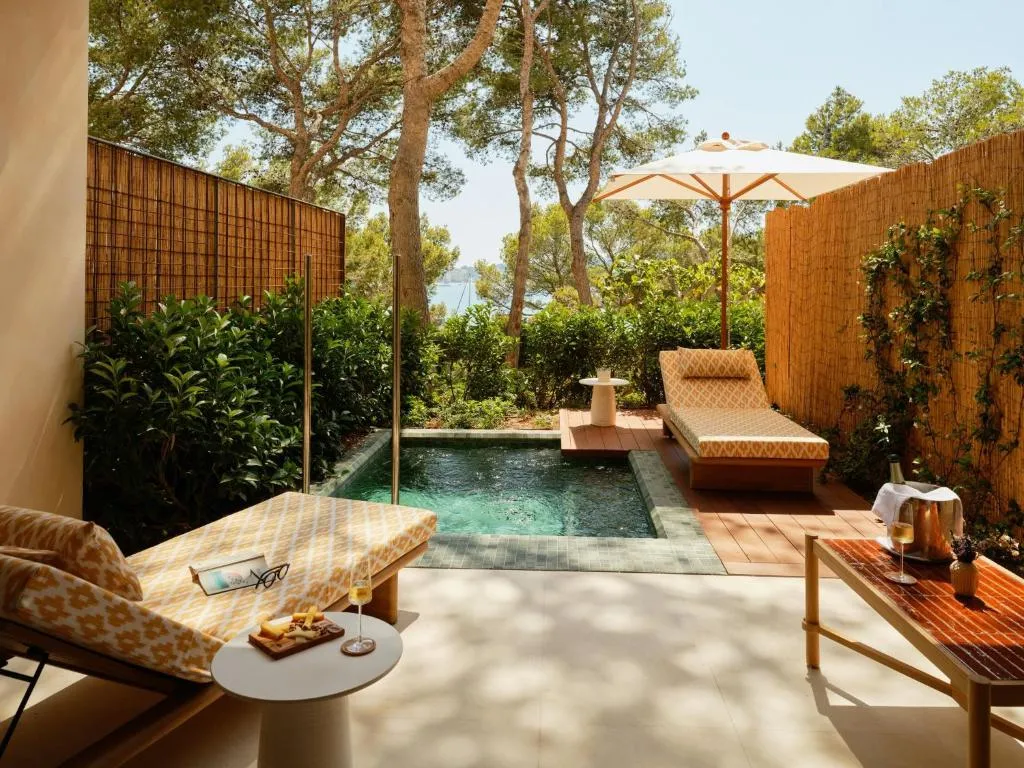 Deluxe Garden Room with Plunge Pool