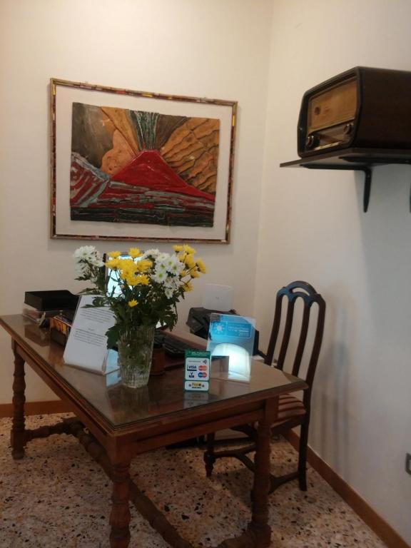 Televízia a/alebo spoločenská miestnosť v ubytovaní B&B Sansevero Naples