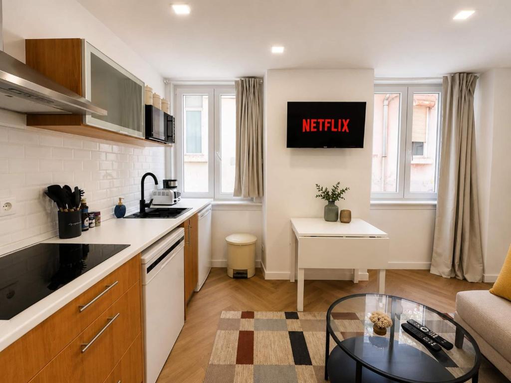 Bairro Alto Duplex | AC | 4 Guest | 2 Baths