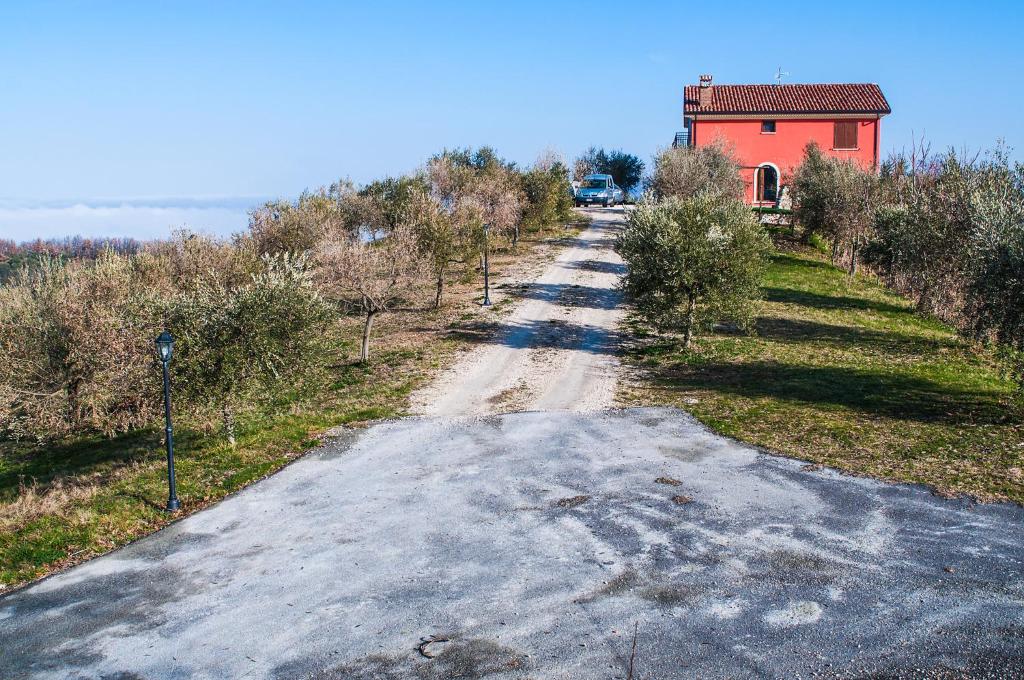 Peisaj natural din apropierea acestei pensiuni agroturistice