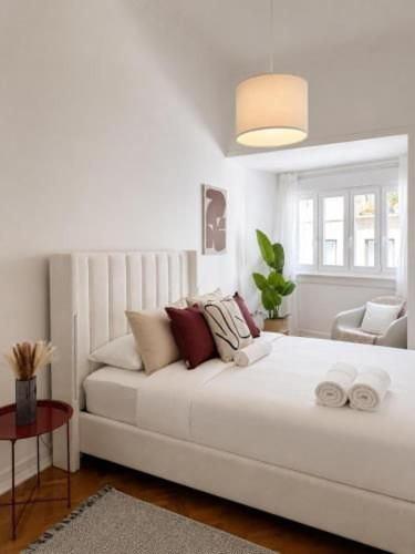 1E- Walk Everywhere from Lisbon's Most Iconic Neighborhoods, Rossio, Chiado, Baixa and Liberty Avenue