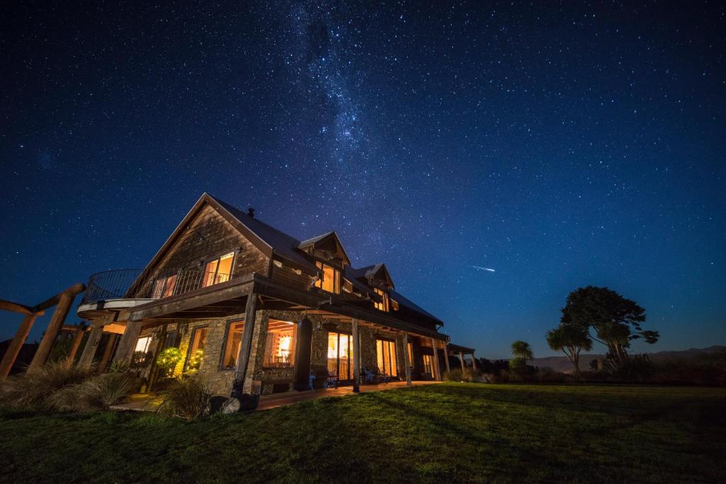 a house with the milky way in the sky at Tree House Lodge Bed & Breakfast in Cheviot