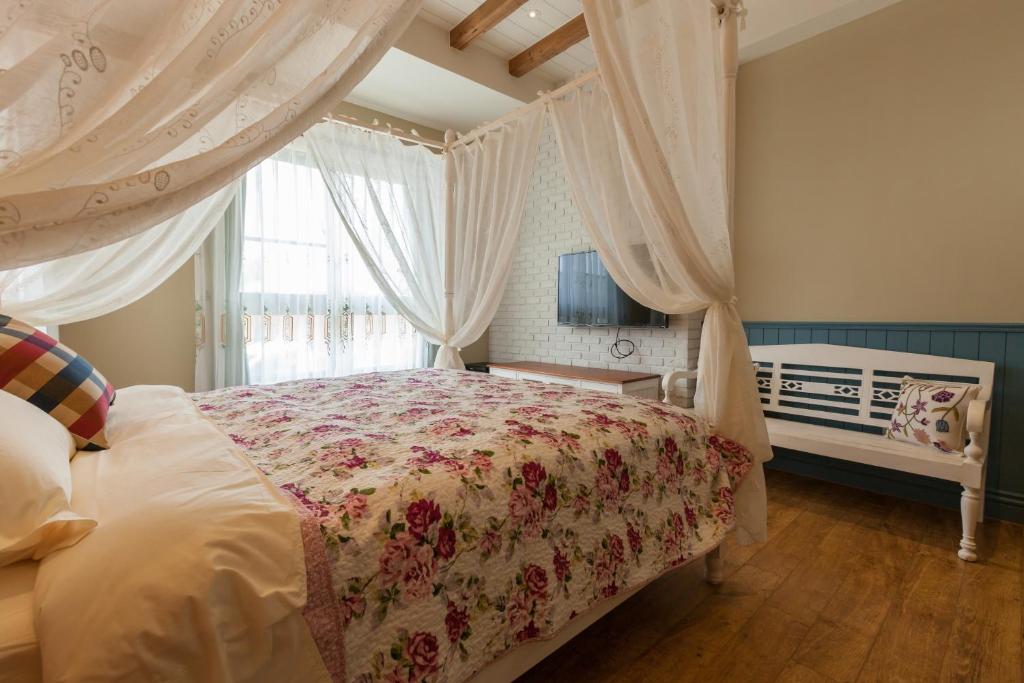 Charmole - Deluxe Double Room