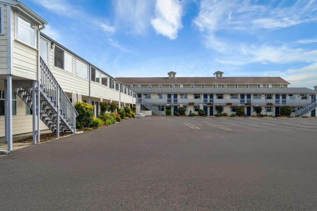 Super 8 by Wyndham Florence OR - Housity