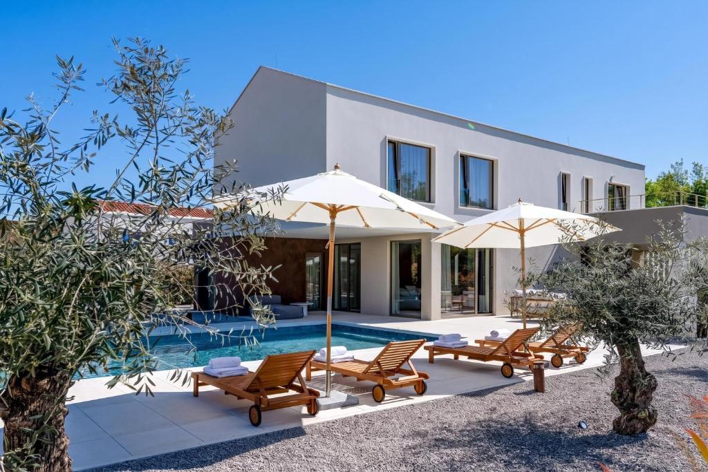 Nareo Villa Collection with Private Pool