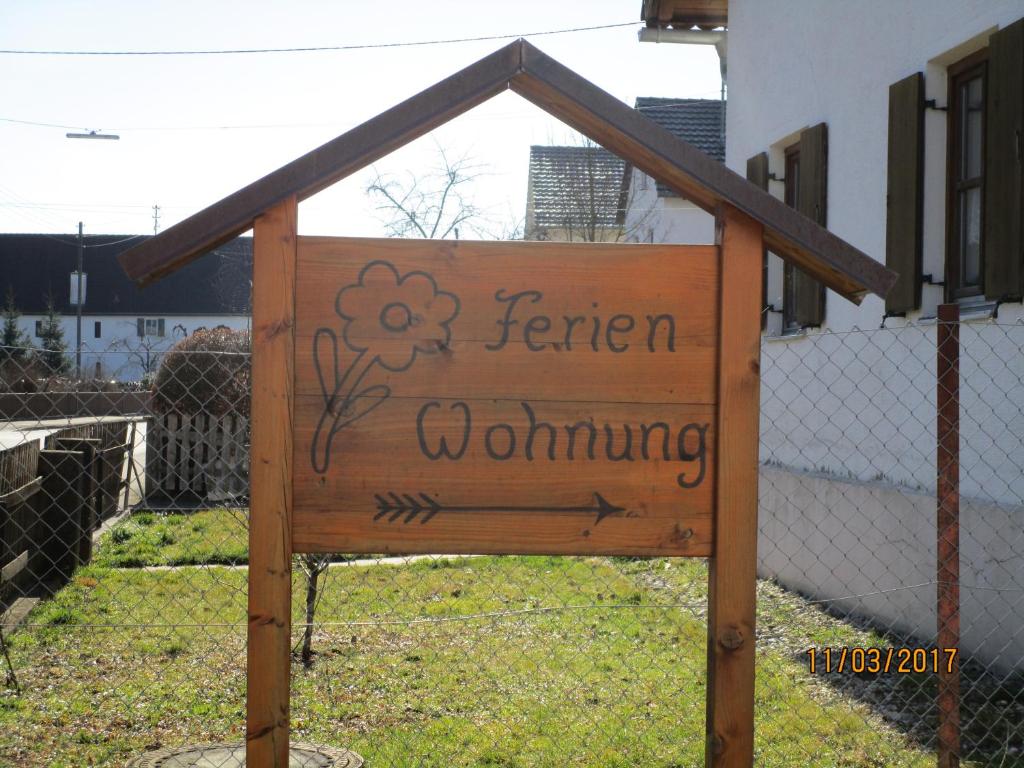 a sign that says garden volunteering in front of a fence at Ferienwohnung Sabine in Obergessertshausen