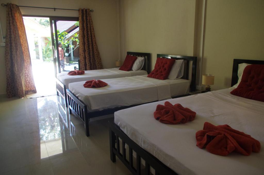 Thai House Beach Resort - Standaard Viervoudige Kamer