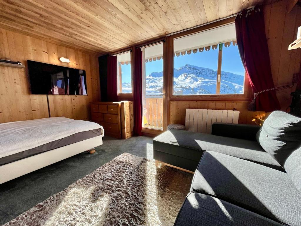 Beautiful ski-in ski-out magnificent view