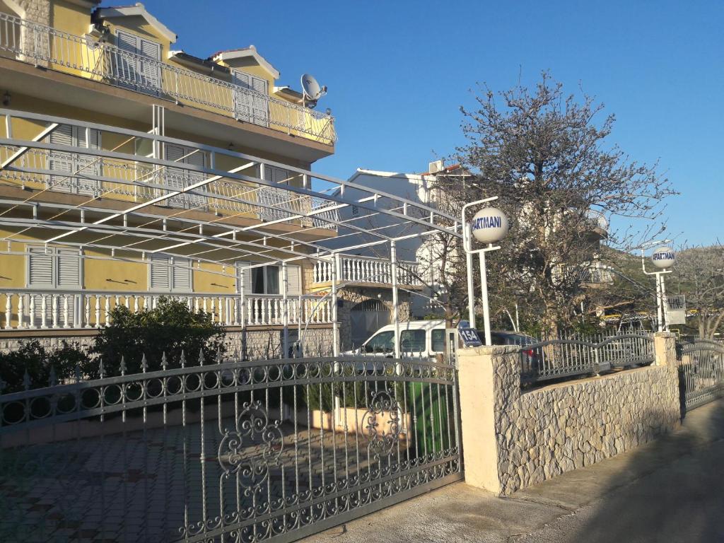 Budova, kde se apartmán nachází