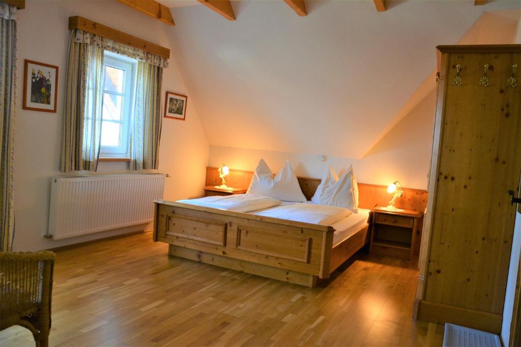 Postel nebo postele na pokoji v ubytování Weingut Seiner vlg. Kraxner