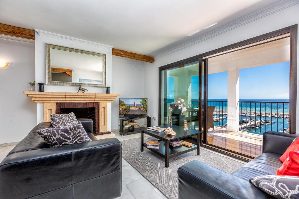 Puerto Banus Penthouse With Panoramic Sea Views