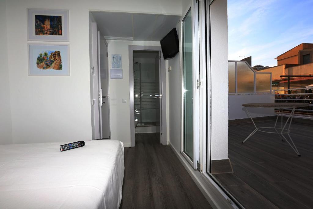 Postel nebo postele na pokoji v ubytování Hotel Alguer Camp Nou