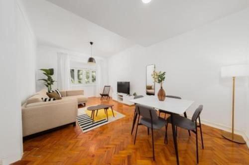 3DB- Sunlit Designer Apartment in the Heart of Lisbon ' rooms