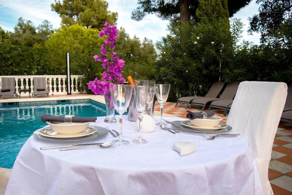 Elegant Classic Villa close to Nikki beach