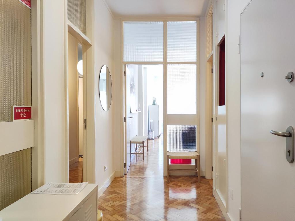 E36 - AC & Parking - Bright & Spacious Apartment