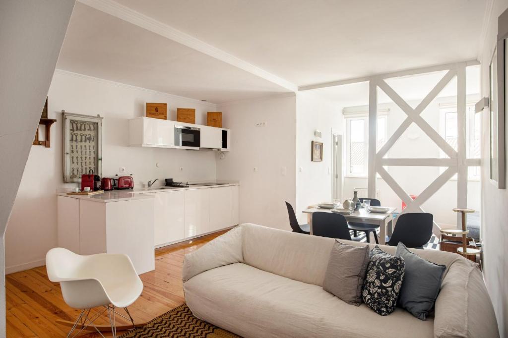 Alfama Duplex with River Views